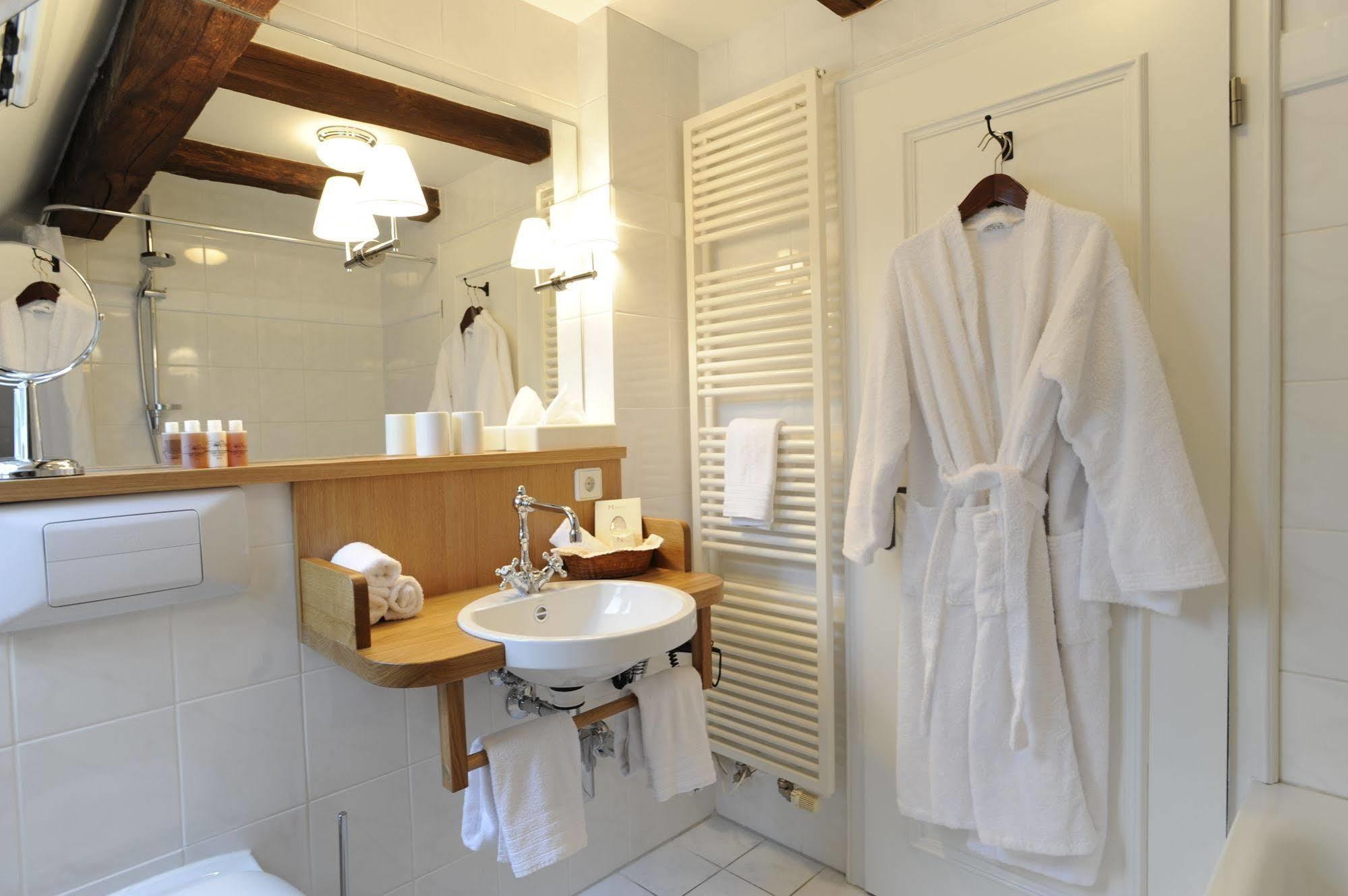 Altes Amtshaus, 3 Hotell Mulfingen Eksteriør bilde